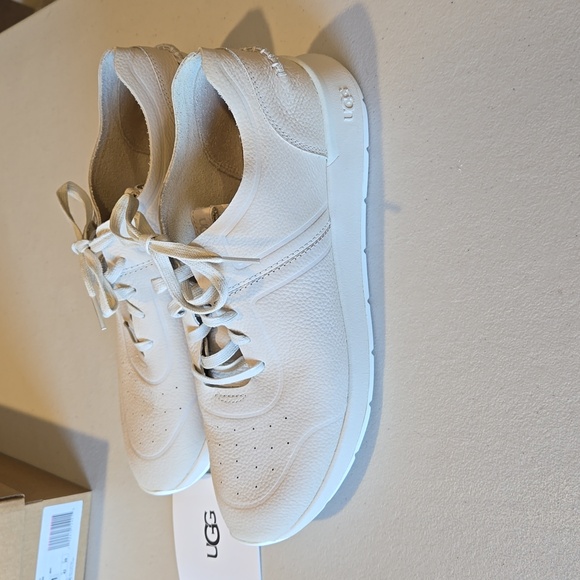 UGG women's Adaleen sneakers, size 11, new in box - Picture 3 of 8